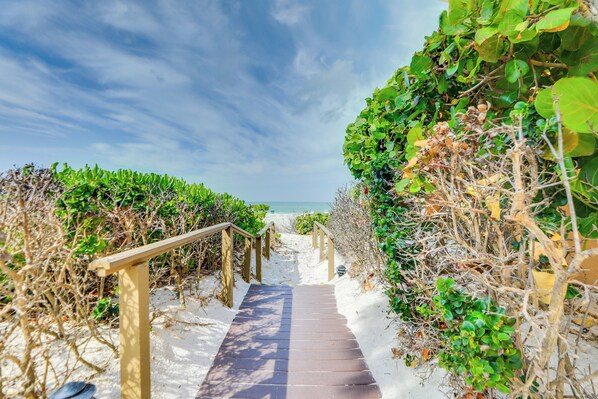 Apartment (1 Bedroom) | Interior - Gulf Getaway With Porch + Direct Beach Access! (Longboat Key)