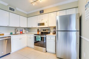 Apartment (1 Bedroom) | Interior - Gulf Getaway With Porch + Direct Beach Access! (Longboat Key)