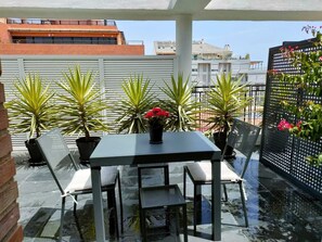 Outdoor dining - Atico-loft Mompó. Lujo Marítimo (València)