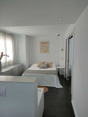 2 bedrooms, iron/ironing board, travel crib, free WiFi