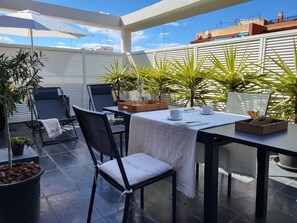 Outdoor dining - Atico-loft Mompó. Lujo Marítimo (València)