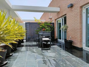 Outdoor dining - Atico-loft Mompó. Lujo Marítimo (València)