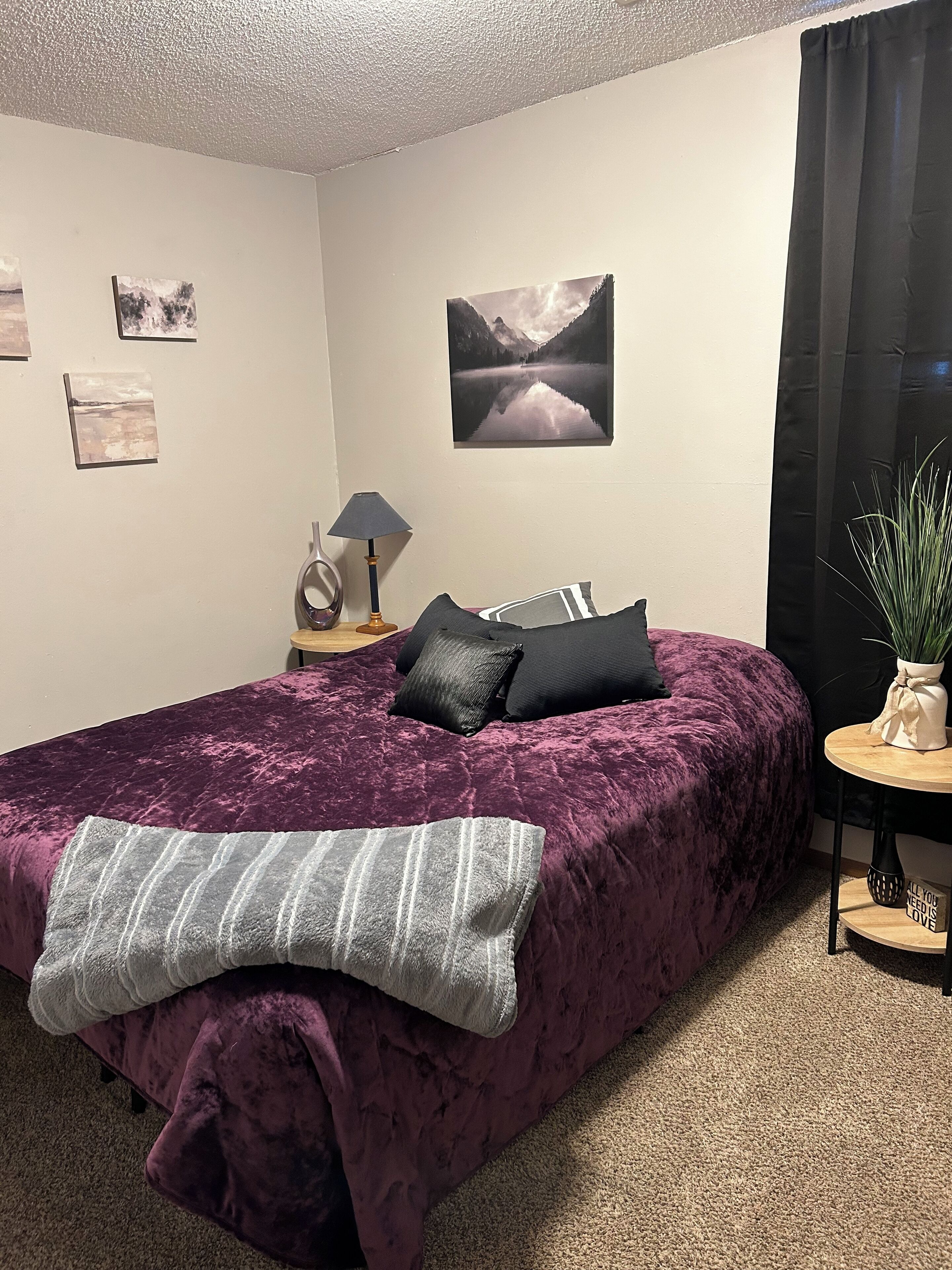 2 chambres, coffres-forts dans les chambres, fer et planche à repasser