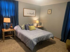 2 chambres, coffre-fort, fer et planche à repasser, lit de bébé portatif