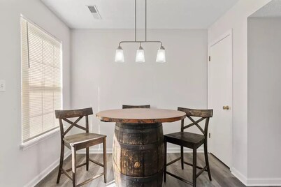 Lovely 2- Bedroom Condo located in the heart of BG