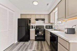 Mikroaaltouuni, uuni, liesi, astianpesukone