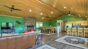 House (4 Bedrooms) | Interior