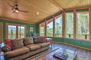 House (4 Bedrooms) | Interior