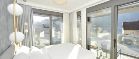 Deluxe Apartment, 1 Queen Bed with Sofa bed, Balcony, Bay View | 1 bedroom, Frette Italian sheets, premium bedding, memory foam beds