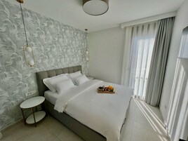 Deluxe Apartment, 1 Queen Bed with Sofa bed, Bay View | View from room
