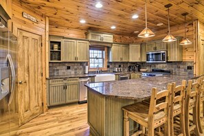 Casa (Multiple Bedrooms) | Parte interna