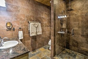 Casa (Multiple Bedrooms) | Parte interna