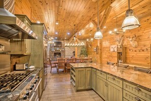 Casa (Multiple Bedrooms) | Parte interna