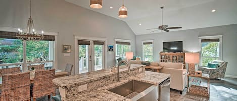 House (3 Bedrooms) | Interior