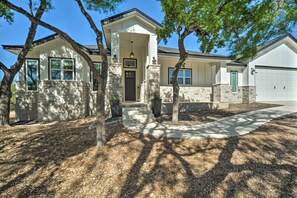 Interior - Brand New Modern Canyon Lake Escape w/ Fire Pit! (Canyon Lake)