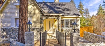 Cozy Home, 1/2 Mi to Downtown, 4 Mi to Hikes!