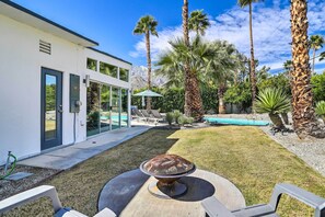 House (3 Bedrooms) | Interior - Pool & Mountain Views: Palm Springs Home! (Palm Springs)