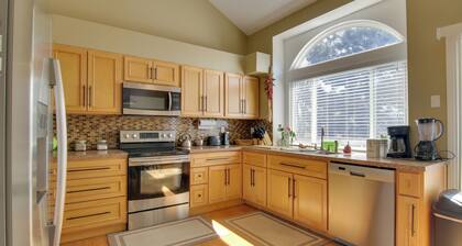 Cozy Colorado Springs Abode: 8 Mi to Downtown!
