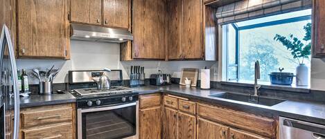 House (3 Bedrooms) | Interior