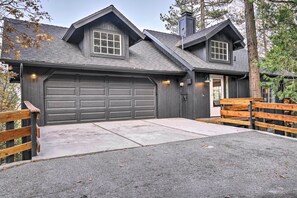 House (3 Bedrooms) | Interior - Luxe Lake Arrowhead Getaway w/ Treetop Views! (Lake Arrowhead)