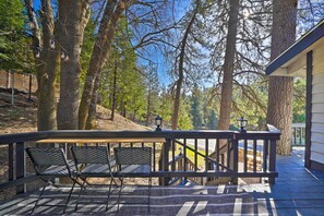 Terrace/patio - Chic Alpine Hideaway: Hiking, Skiing + Exploring! (Running Springs)