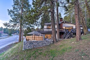 Exterior - Chic Alpine Hideaway: Hiking, Skiing + Exploring! (Running Springs)