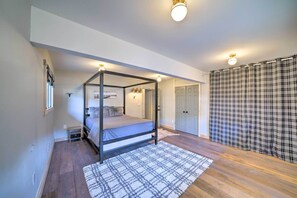 5 bedrooms, free cribs/infant beds, bed sheets