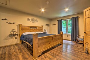 House (3 Bedrooms) | Interior - Butler Cabin on 19 Acres w/ Hot Tub & Fire Pit! (Butler)