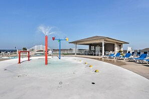 Apartment (3 Bedrooms) | Interior - Furnished Porch, Resort Pools! Lands End Condo (Osage Beach)