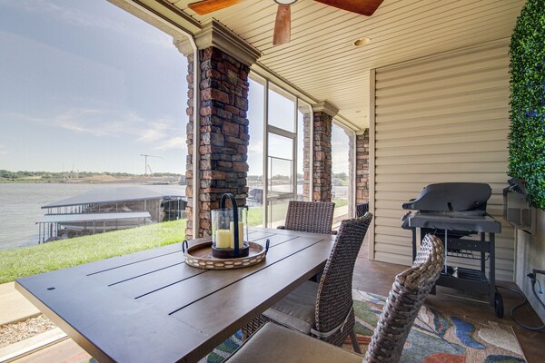 Furnished Porch, Resort Pools! Lands End Condo - Osage Beach, MO