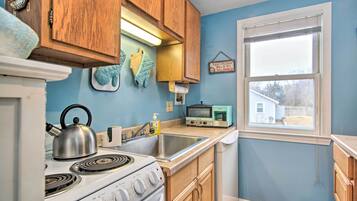 Apartment (2 Bedrooms) | Private kitchen | Microwave, oven, stovetop, dishwasher