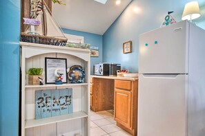 Interior - South Yarmouth Condo: Walk to Beach & Dining! (South Yarmouth)