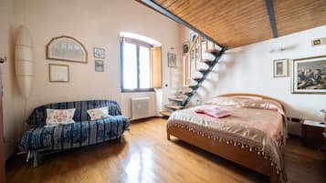 2 bedrooms, desk, iron/ironing board, travel cot