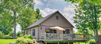 Hardwick Family Farmhouse on Vast Snowmobile Trail