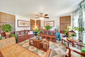 Villa (6 Bedrooms) | Interior - Private Pool & Yard! Massive San Antonio Villa (San Antonio)