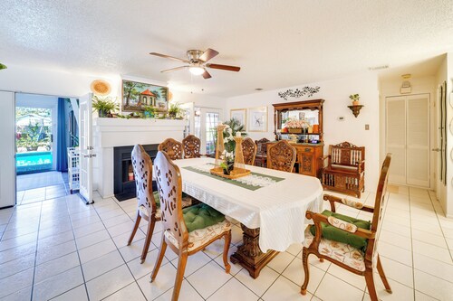 Spacious Group Retreat: 15 Mi to Dtwn San Antonio!