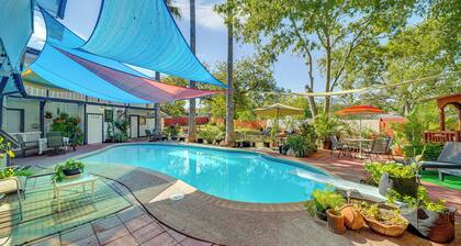 Spacious Group Retreat: 15 Mi to Dtwn San Antonio!