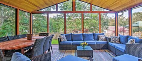 House (5 Bedrooms) | Interior