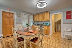 Apartment (2 Bedrooms) | Interior - Lovely Stoughton Getaway Near Train Station! (Stoughton)