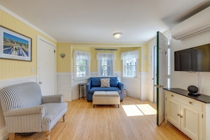 Interior - 2 Mi to Coastline: Cozy Wellfleet Escape w/ Deck (Wellfleet)