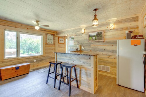 Contact Mountain Hideaway w/ Views & Porches!