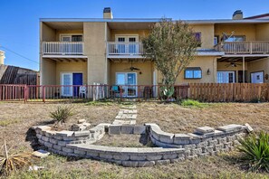 Interior - First-floor Condo w/ Balcony on Canyon Lake (Canyon Lake)
