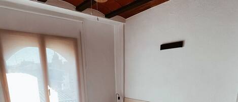 2 camere, una scrivania, Wi-Fi gratuito, lenzuola