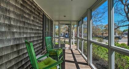 Traditional Martha's Vineyard Home w/ Porch & Yard