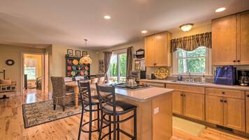 House (4 Bedrooms) | Private kitchen | Microwave, oven, stovetop, dishwasher