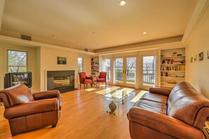 House (5 Bedrooms) | Interior