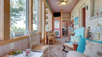 Rumah (2 Bedrooms) | Bagian depan properti