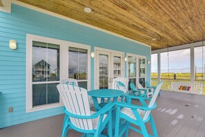 Interior - Walk to Galveston Beach: Family Gem w/ Balconies! (Galveston)