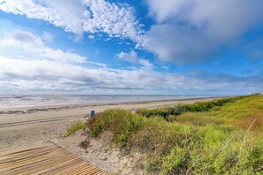 Interior - Walk to Galveston Beach: Family Gem w/ Balconies! (Galveston)