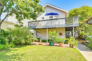 Interior - Private Beach Pass: Cozy Galveston Apartment! (Galveston)